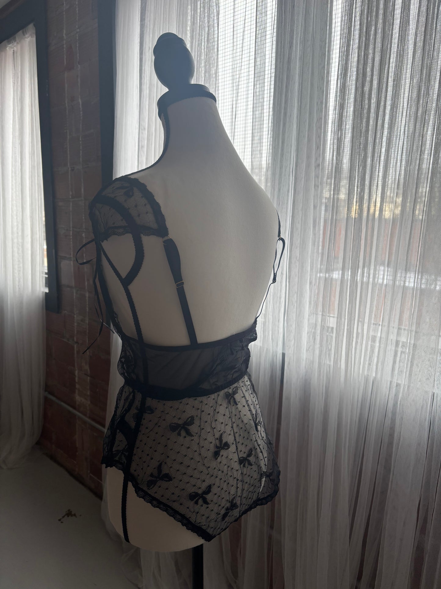 Bow Mesh Teddy - 2 S left