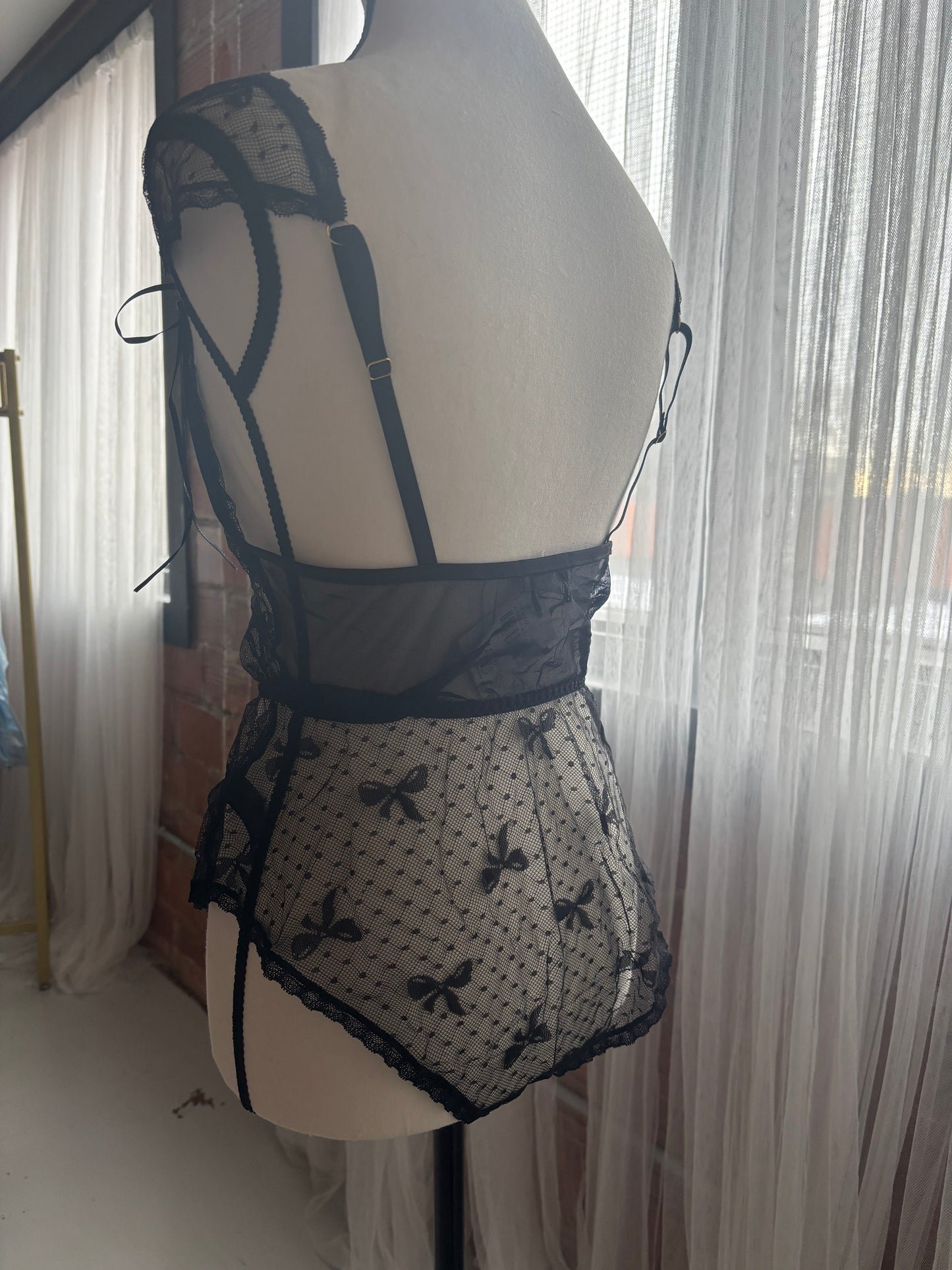 Bow Mesh Teddy - 2 S left