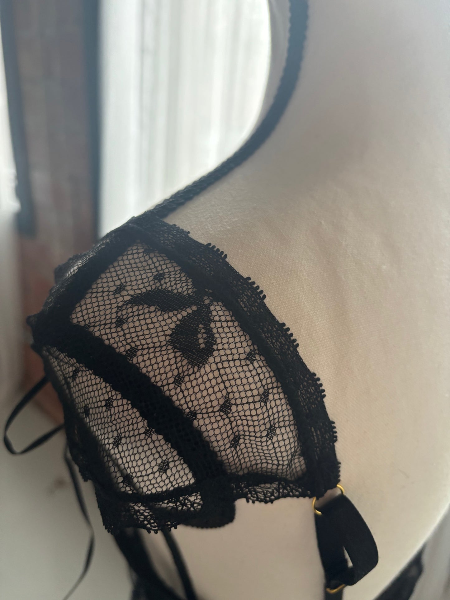Bow Mesh Teddy - 2 S left