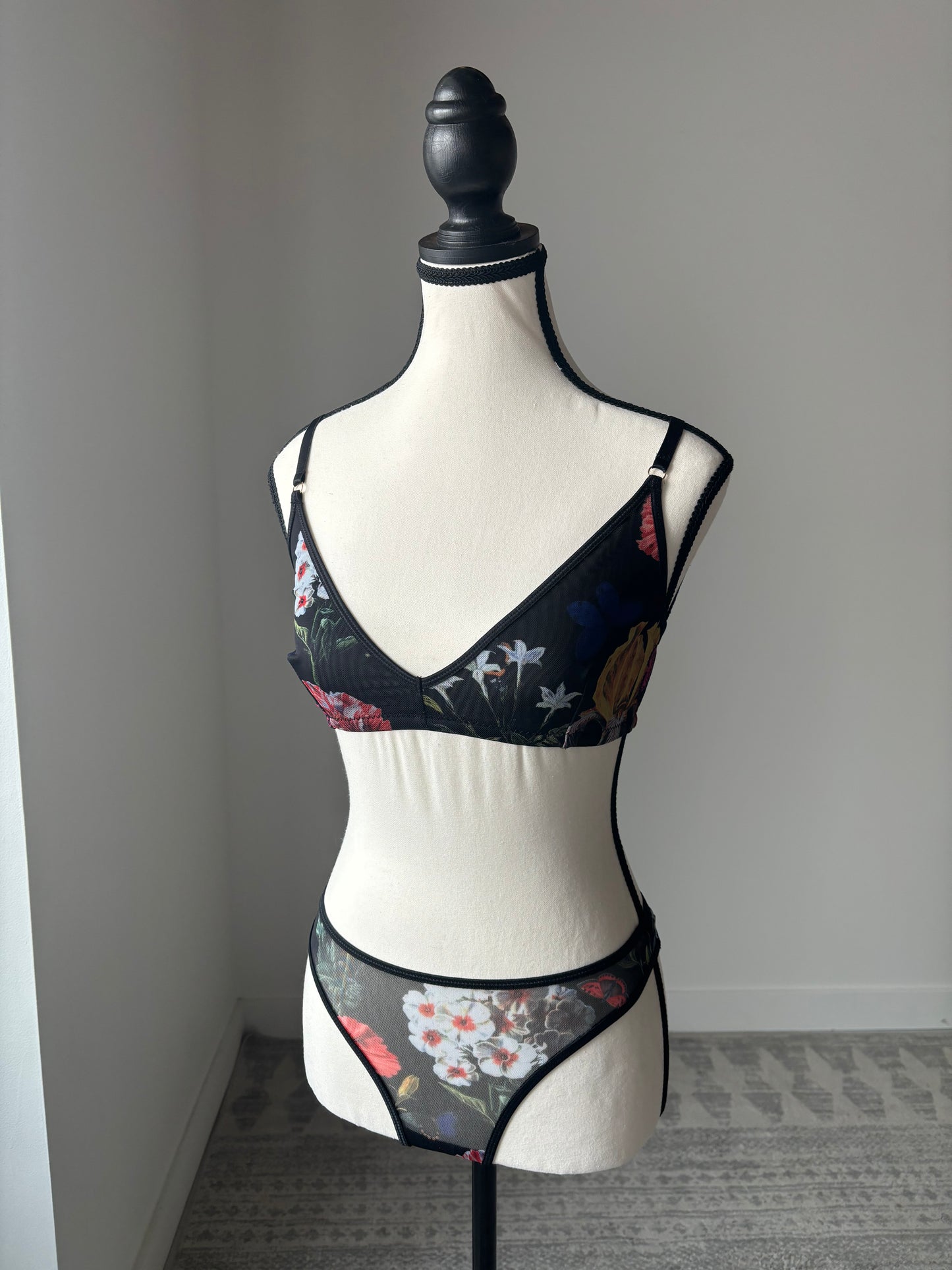 Botanical Garden Bra & Thong Set - L & XXL left